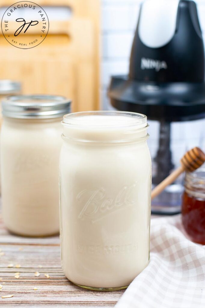 How to Make Homemade Oat Milk in a Blender