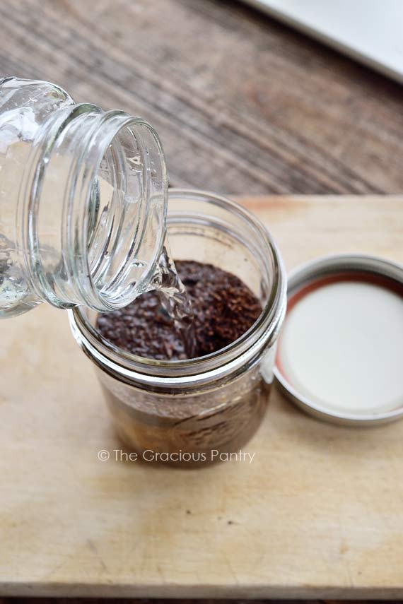 https://www.thegraciouspantry.com/wp-content/uploads/2022/10/cold-brew-coffee-ingredients-2-v-.jpg